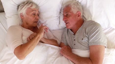 Senior-couple-lying-in-bed