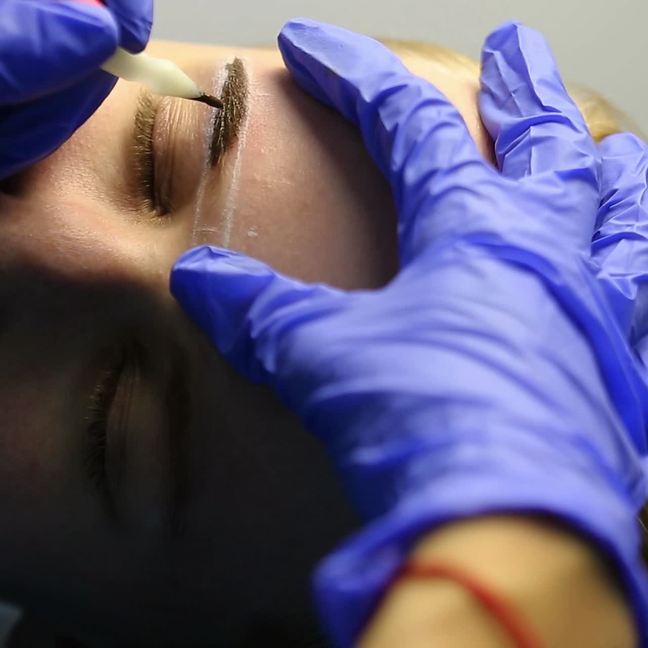 maquillaje permanente de las cejas