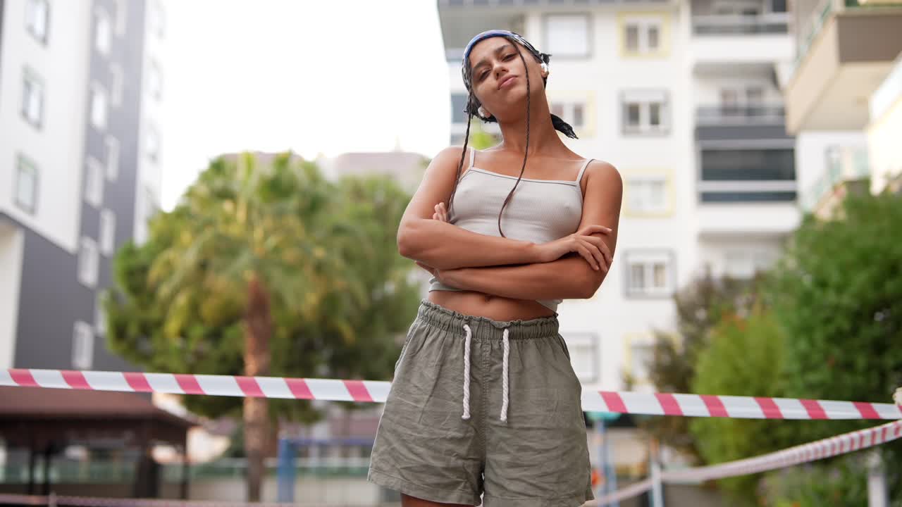 도시 환경의 젊은 여성