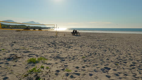 Playa-Flakstad-En-Una-Ola-De-Calor-Tropical-Surrealista-En-El-Norte-De-Noruega