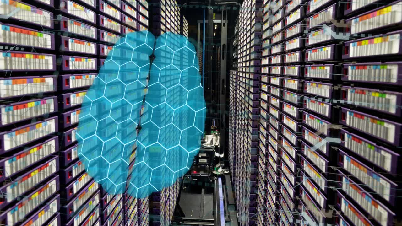 animación del cerebro humano, conexiones y procesamiento de datos a través de servidores