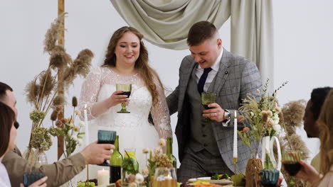 bride giving a speech on the banquet