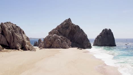 Aerial-drone-shot-of-sea-cliffs-in-Cabo-San-Lucas,-Mexico