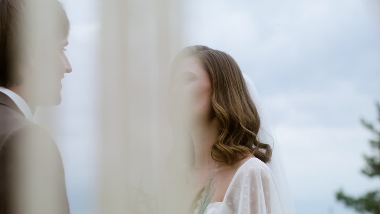 신랑 과 신부 가 야외 에서