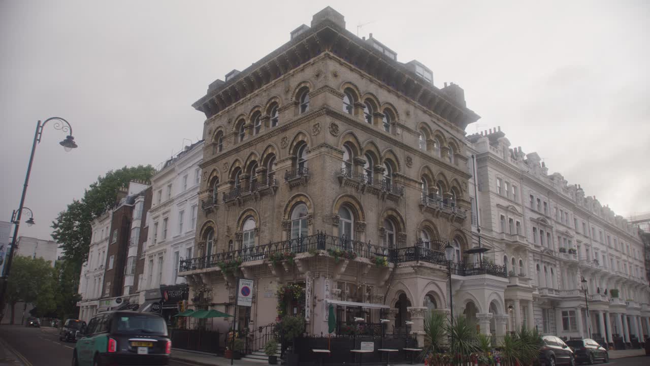 tomada panorámica de un edificio histórico en londres