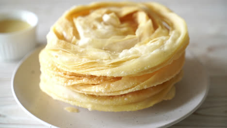 Masa-Roti-Crujiente-Frita-Con-Leche-Condensada-Azucarada