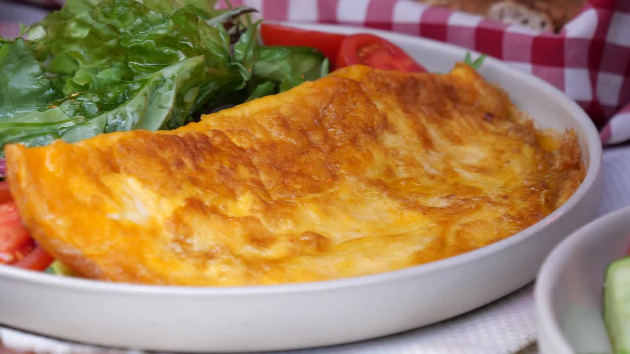 Omelette with Salad