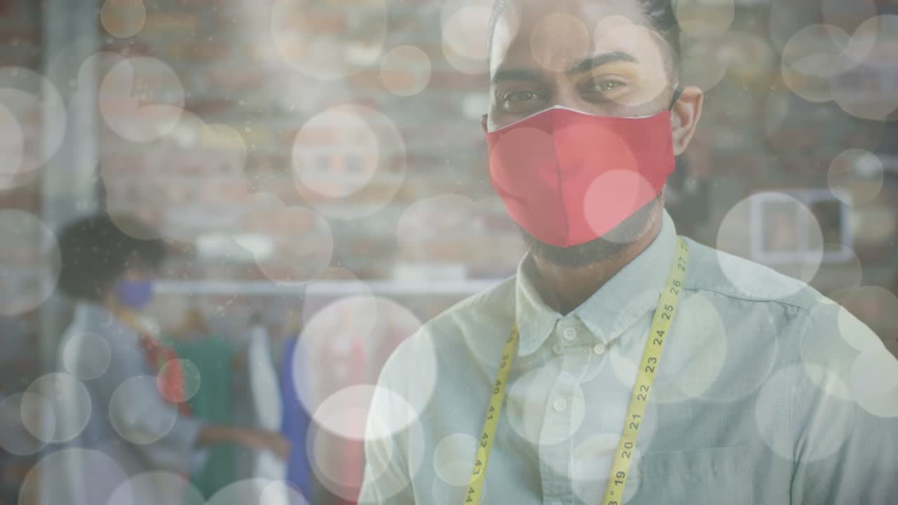 얼굴 마스크를 쓰고 있는 아프리카계 미국인 남성 패션 디자이너에 대한 빛의 반점