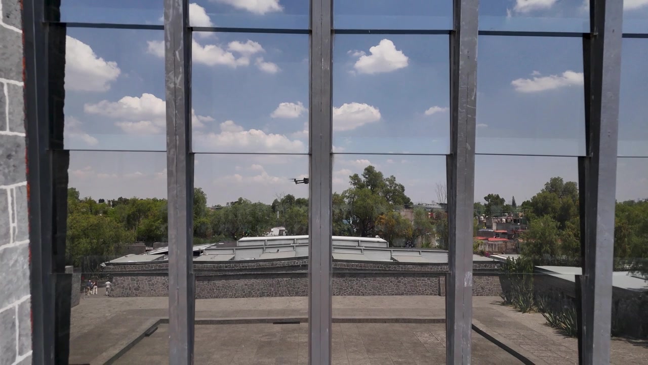 Video aéreo de la fachada del museo Anahuacalli en Coyoacán, Ciudad de México