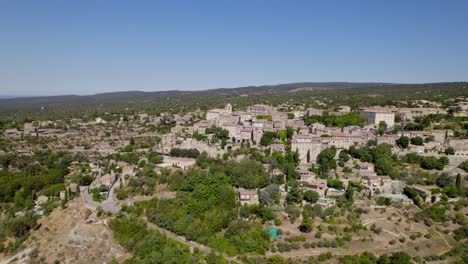 Toma-Aérea-Del-Pueblo-Gordes,-En-El-Sur-De-Francia