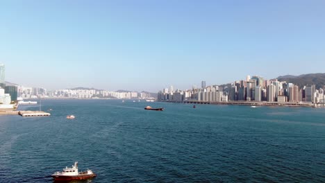 Bahía-De-Hong-Kong-Y-Horizonte-En-Un-Hermoso-Día,-Vista-Aérea