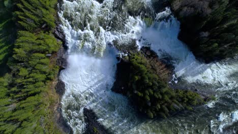 La-Cascada-Ristafallet-En-La-Parte-Occidental-De-Jamtland-Está-Catalogada-Como-Una-De-Las-Cascadas-Más-Hermosas-De-Suecia.