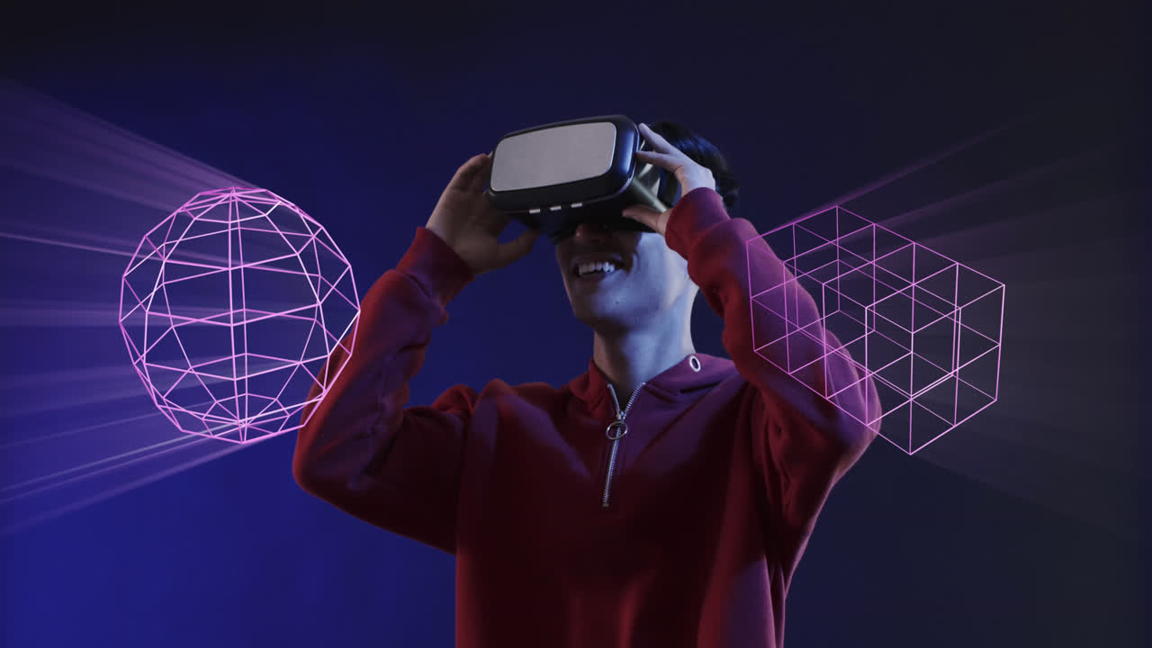 animación de formas 3d brillantes de transferencia de datos sobre el hombre asiático en auriculares vr