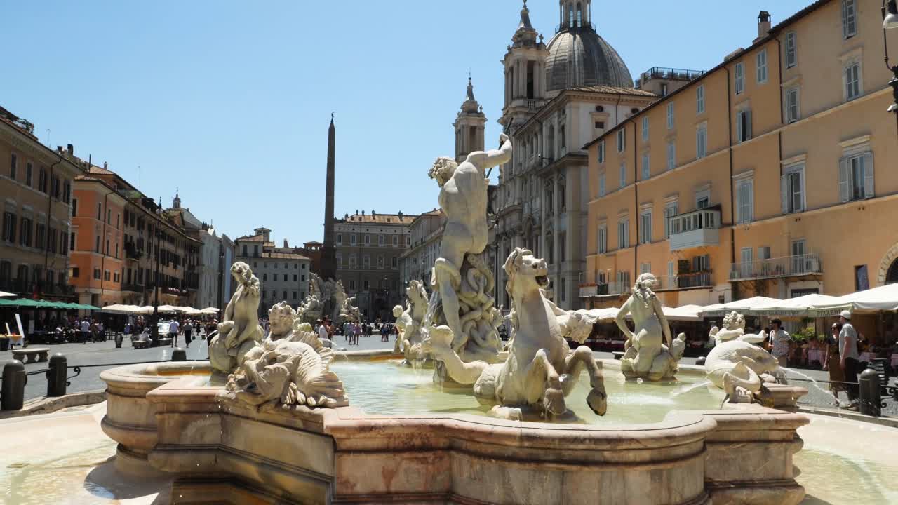 piazza navona e la fontana del nettuno, roma, italia
