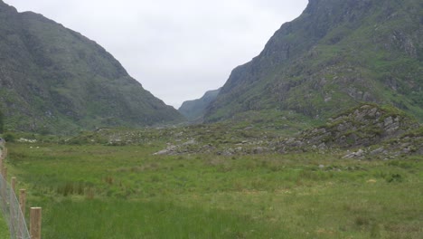 Macgillycuddy&#39;s-Reeks-Und-Purple-Mountain-Group-An-Der-Spitze-Des-Gap-Of-Dunloe-In-Irland