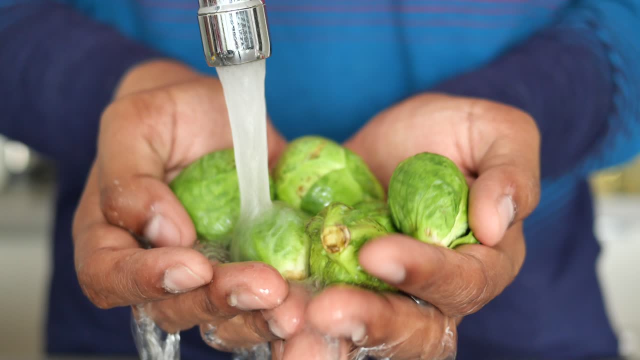 lavado de coles de bruselas