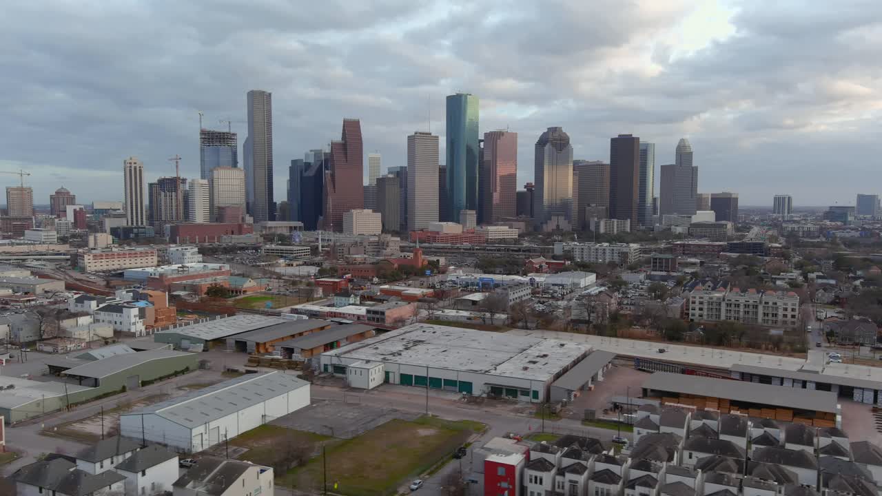 vista aérea del centro de houston y el paisaje circundante