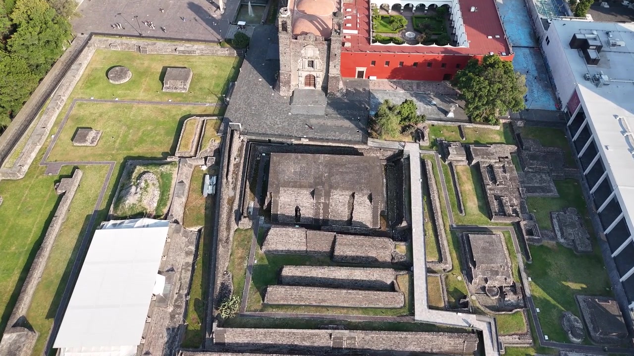 Inquadratura di una piramide a Tlatelolco, Città del Messico.