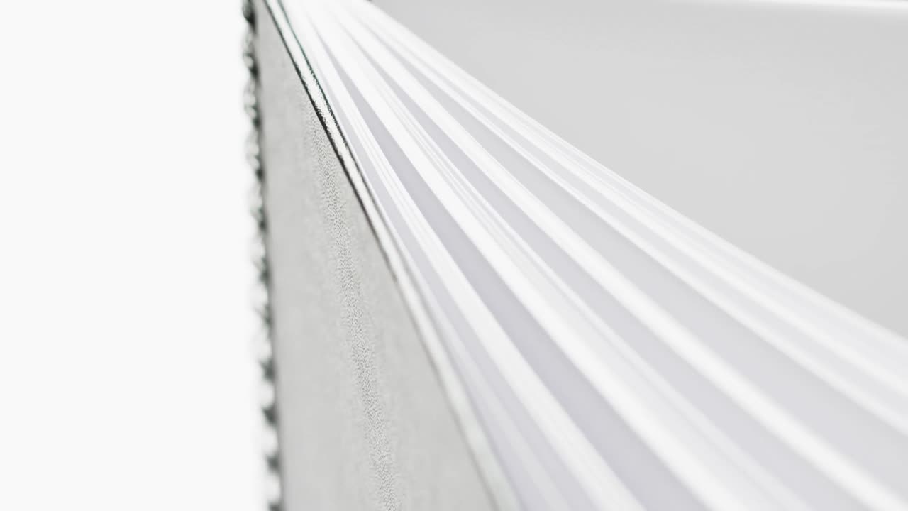 micro de páginas de cuaderno y espacio de copia en fondo blanco