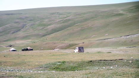 Fahren-Sie-Durch-Einige-Der-Schönsten-Straßen-Kirgisistans