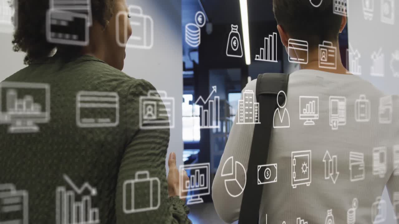 animación de íconos de los negocios sobre diversas mujeres de negocios hablando