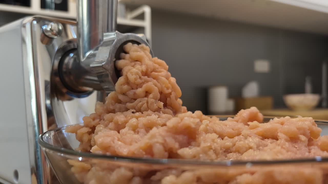 fazer frango moído caseiro