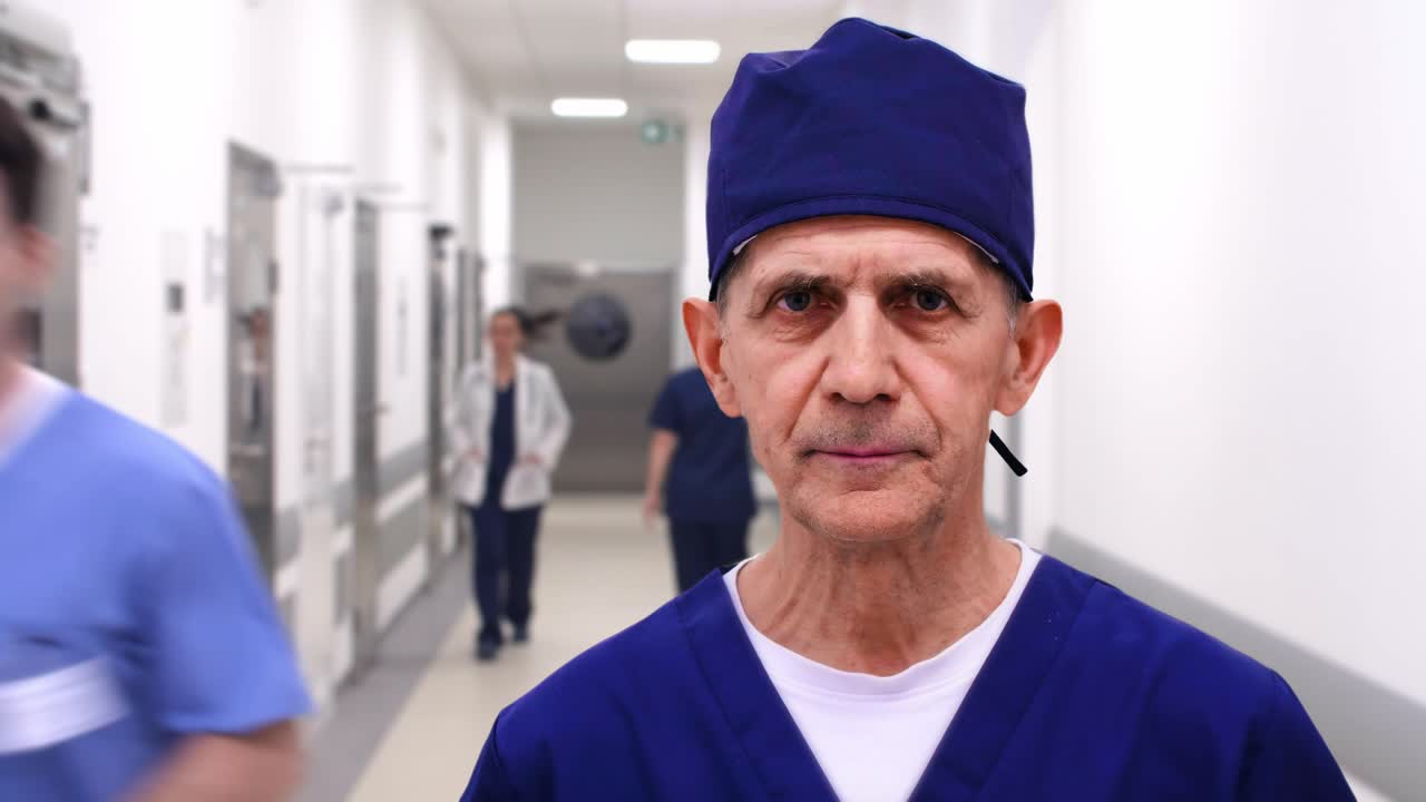 병원에 있는 전문 의사의 타임  ⁇ 스 뷰