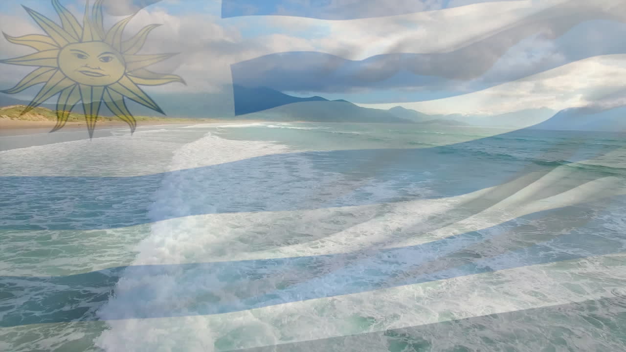 animación de la bandera de uruguay ondeando sobre el paisaje de la playa, el mar y el cielo azul nublado