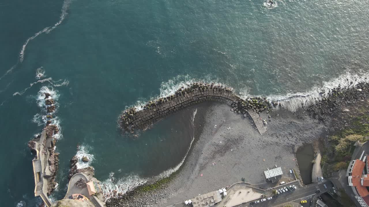 Vista aerea della parrocchia di Ponta do Sol a Madeira-4.