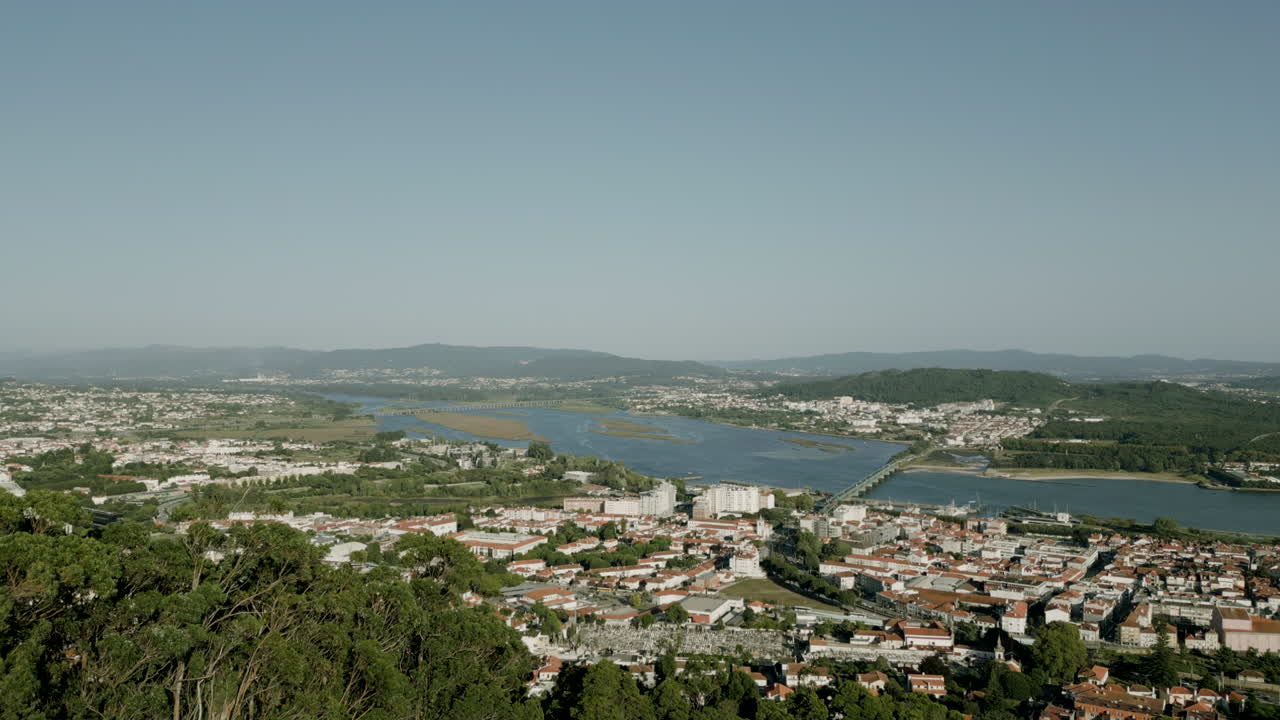 aerial: darque vista desde las alturas de viana do castelo