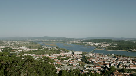 Aérea:-Vista-Oscura-Desde-Las-Alturas-Del-Castillo-De-Viana-Do