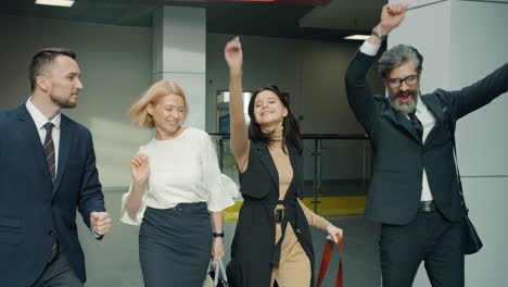 equipo de negocios celebrando el éxito