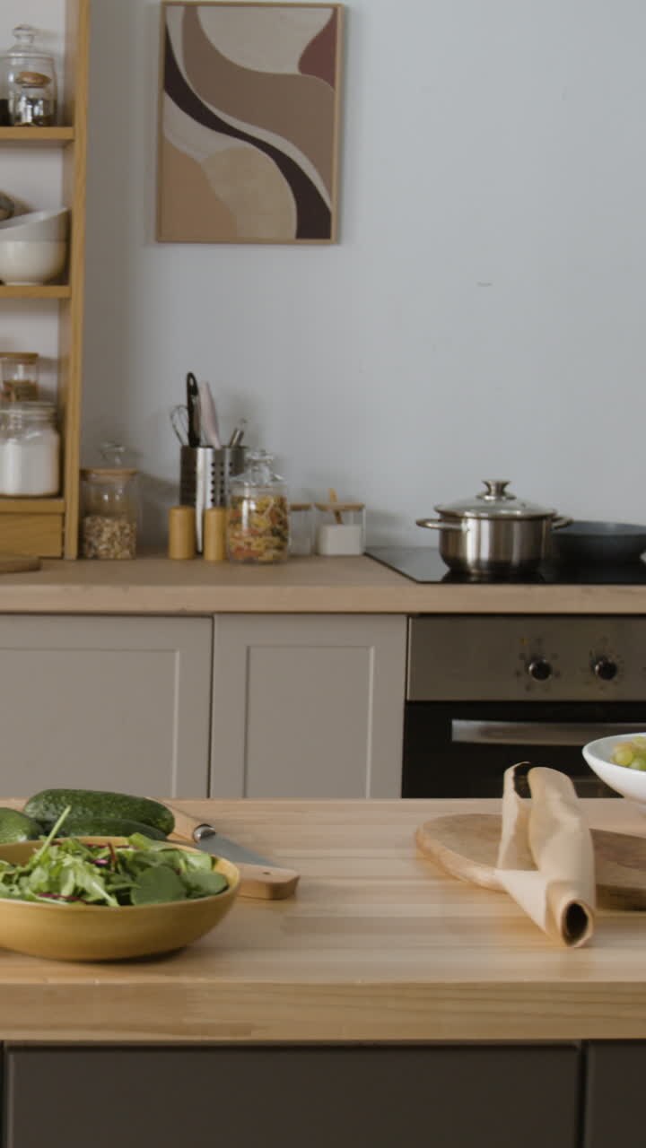 Interni di cucina con cibo
