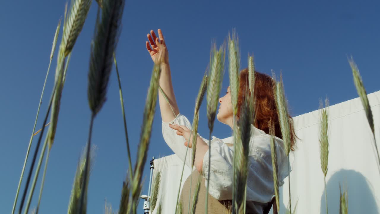 밀 ⁇  에 있는 여자