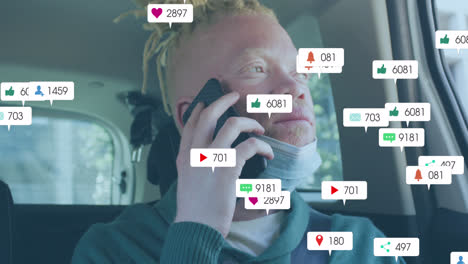 animación de iconos de las redes sociales con números crecientes sobre el hombre albino afroamericano