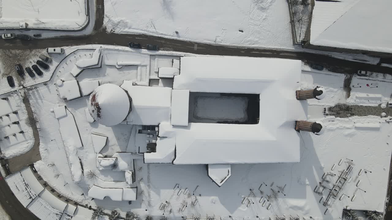 mezquita ulu cubierta de nieve