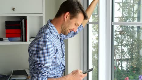 man using mobile phone at home 4k