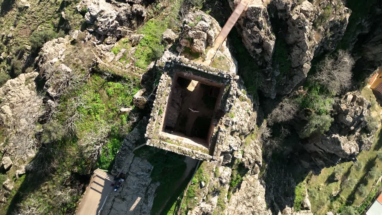 카세레스 에스트레마두라 성 캐빈에 있는 빌루에르카스 지오파크와 아이보레스 가족과 함께하는 일요일 소풍