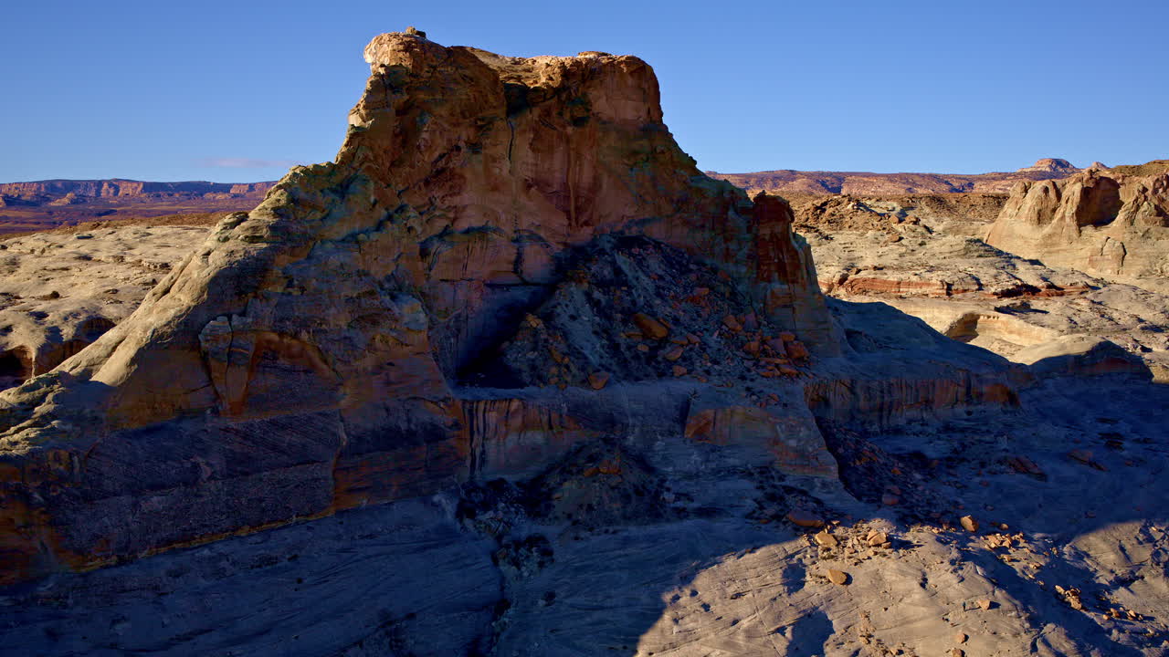 The drone flies over the dramatic landscapes of Glen Canyon, revealing intricate rock formations carved by time.