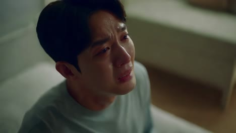 울고 있는 남자