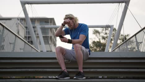 Sporty-Caucasian-man-on-a-bridge