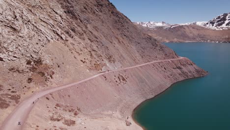 Tourist-At-Embalse-El-Yeso-Del-Caj-N