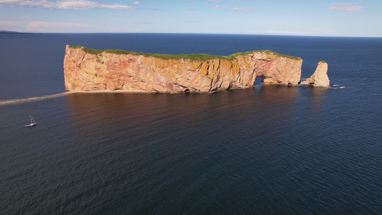 Aerial retreat of Rock Perc&eacute; Qu&eacute;bec