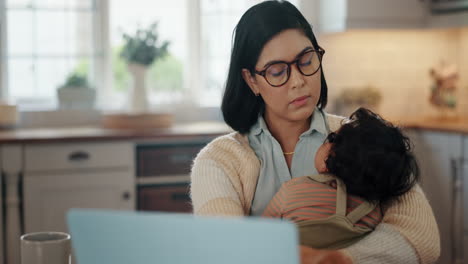 Computadora-Portátil,-Trabajo-Remoto-Y-Madre-Con-Bebé