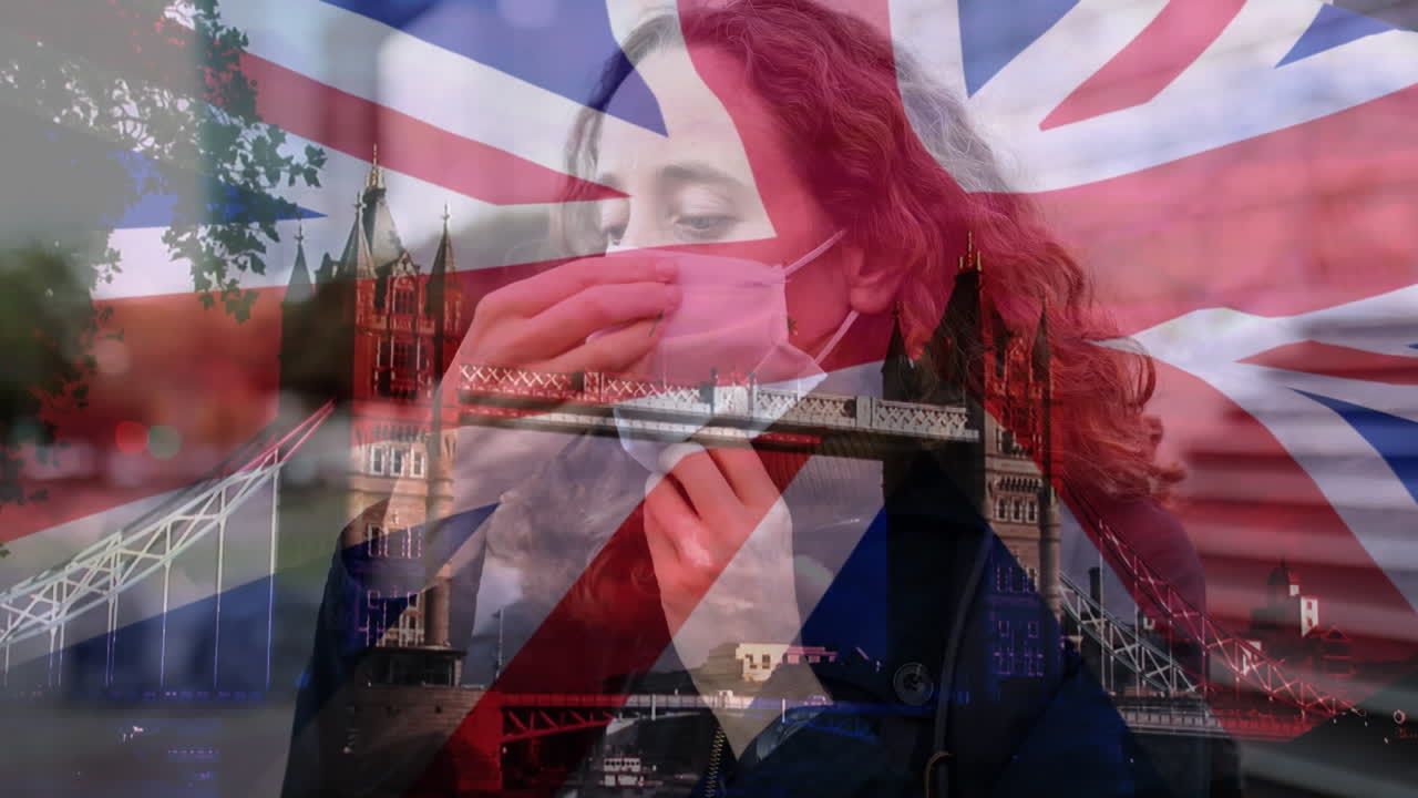 bandera británica ondeando sobre una mujer con una máscara facial contra el paisaje urbano