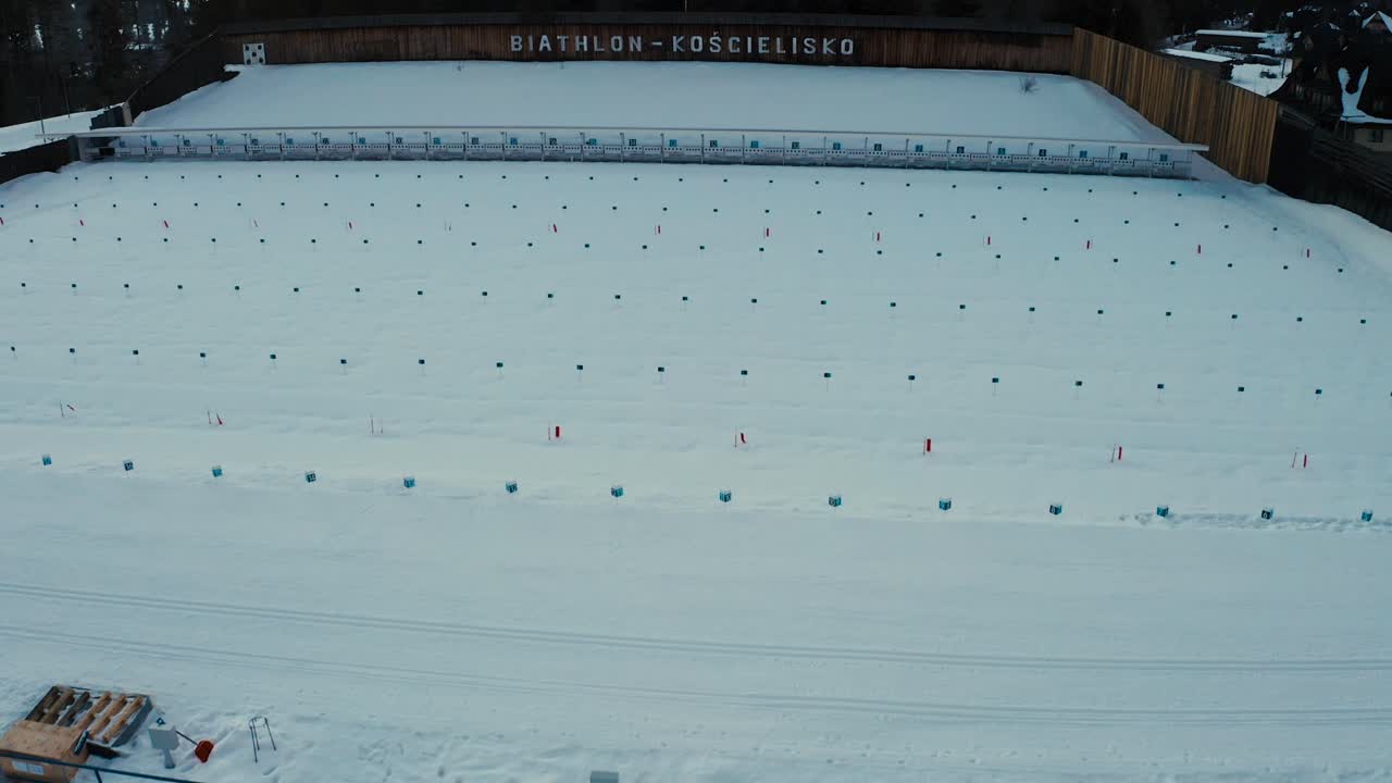 biatlón de invierno deportes drone inclinación aérea