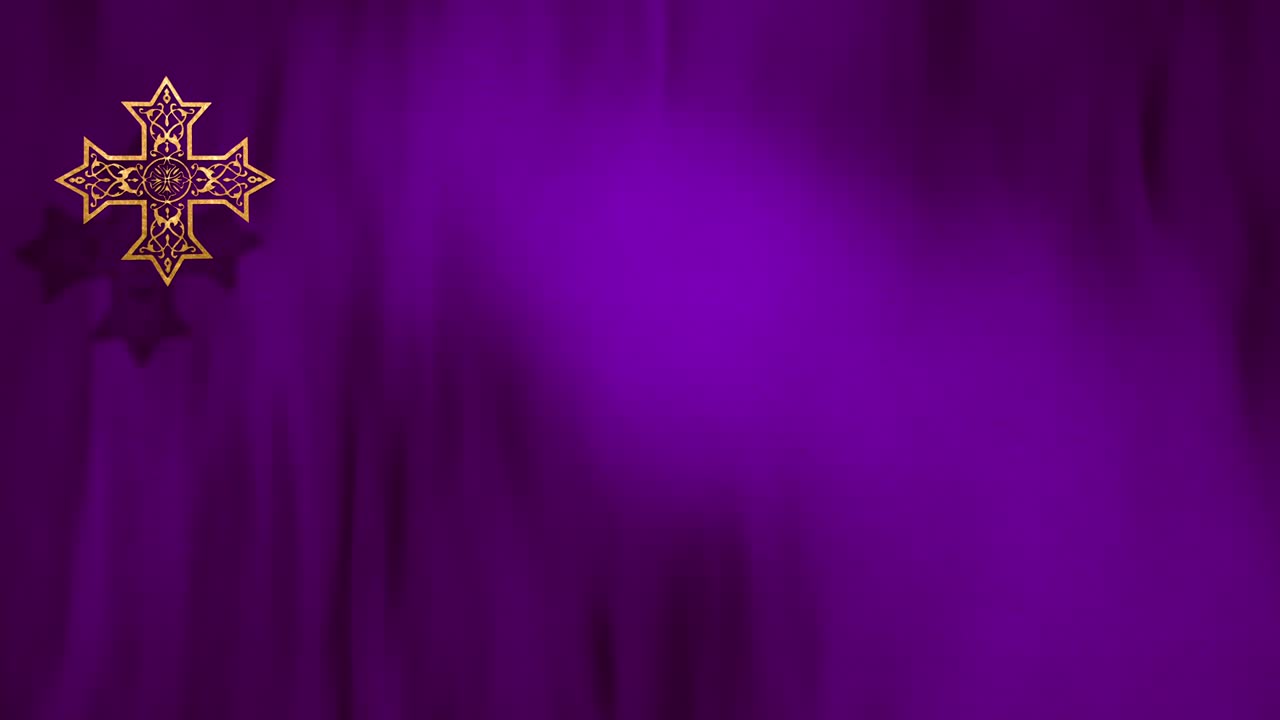 cruz cristiana ortodoxa copta en bucle en marco completo fondo de seda de terciopelo púrpura violeta