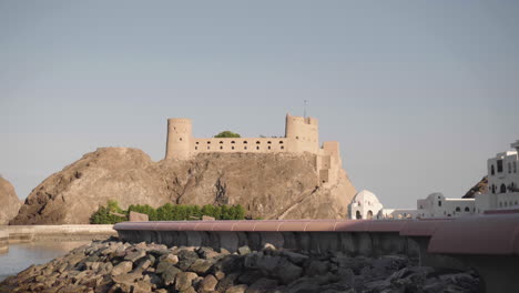 Traditional-castle-in-sea,-Muscat,-Oman