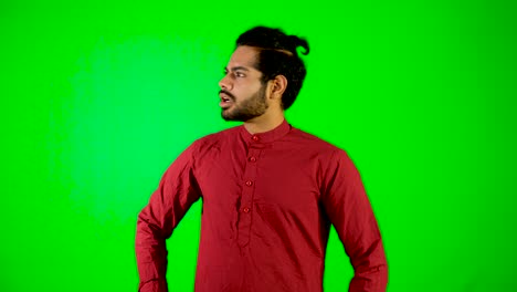 Inder-Verirrte-Sich-Mit-Grünem-Hintergrund,-Grünem-Bildschirm,-Chromakey