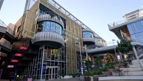 modern university buildings and surroundings in melbourne